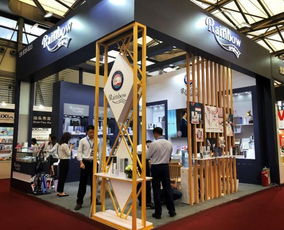 彩虹亮相上海日用百货展，接受CCTV栏目组现场采访